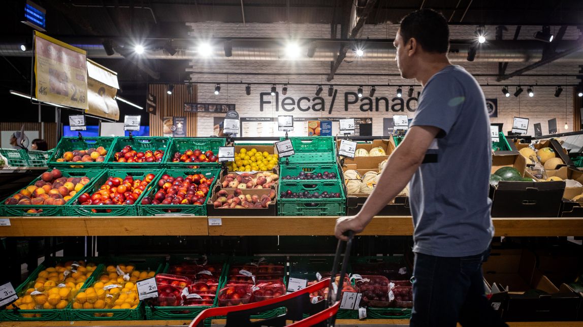 A inflação caiu devido à moderação nos preços da eletricidade e dos alimentos