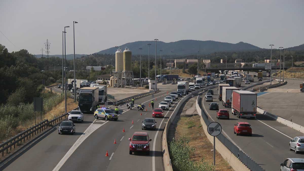 Auto-estrada para La Jonquera: 8 quilómetros de fila no sentido norte