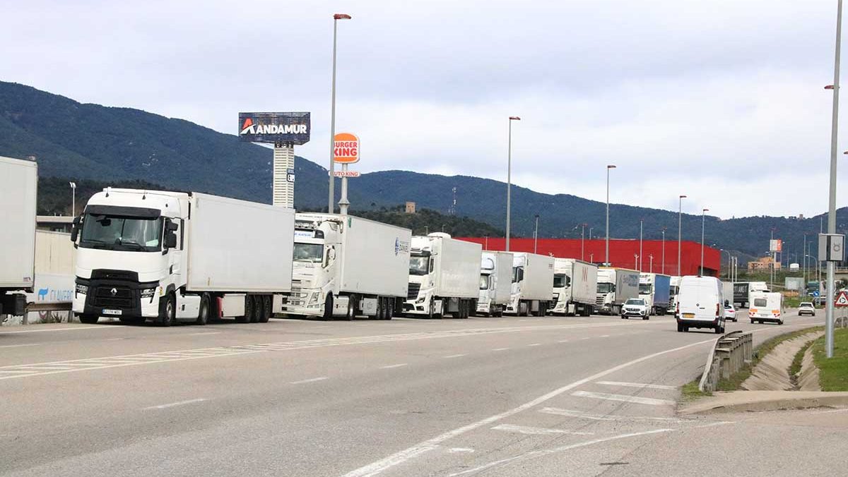 Eles reabrem a AP-7 no sentido norte após o corte dos agricultores no norte da Catalunha